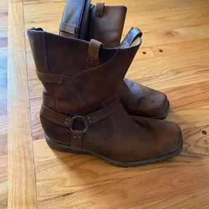 Skecher zip up leather boots. Size 11.5